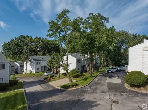 720 Pine Knolls Dr, Akron, OH 44310 photo 9