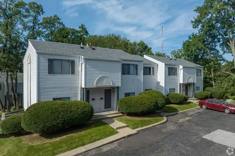720 Pine Knolls Dr, Akron, OH 44310 photo 8
