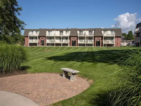 9670 Berry Plz, Omaha, NE 68127 photo 24