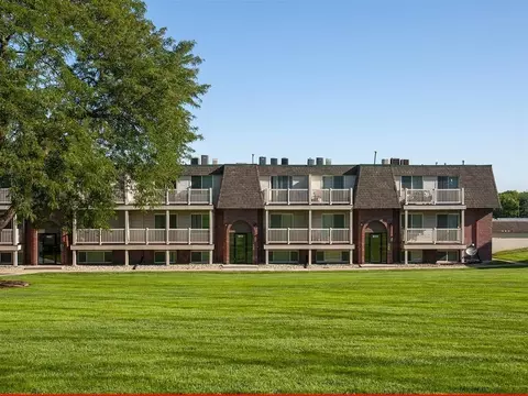 9670 Berry Plz, Omaha, NE 68127 photo 2