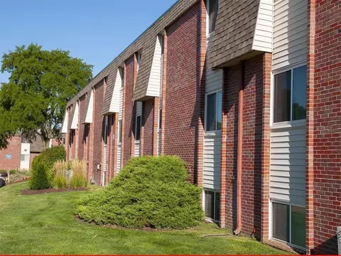 9670 Berry Plz, Omaha, NE 68127 photo 3