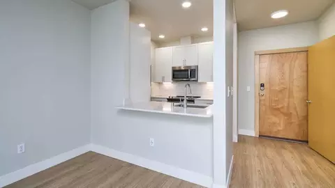 521 S Weller St, Seattle, WA 98104 photo 9