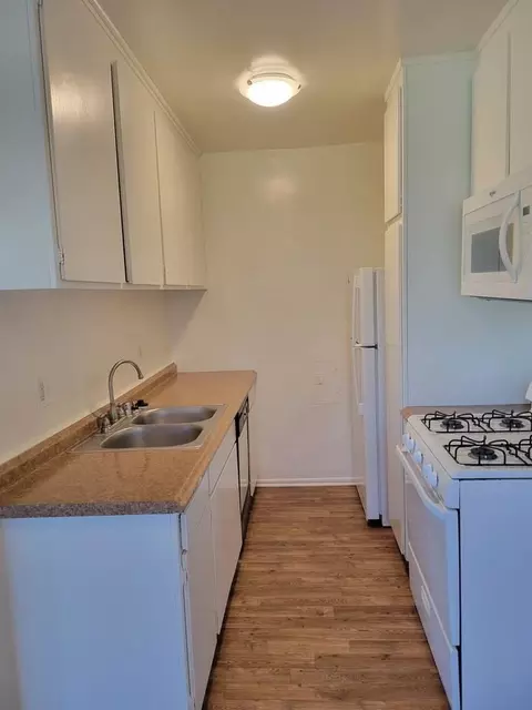 5480 Quakertown Ave, Los Angeles, CA 91364