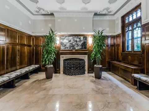 215 E Chestnut St, Chicago, IL 60611 photo 4
