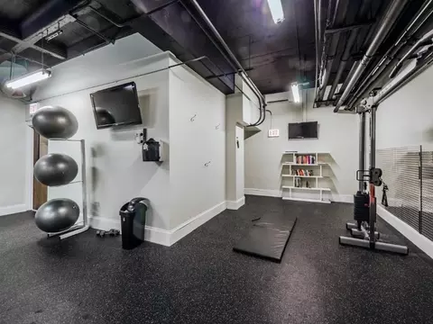 215 E Chestnut St, Chicago, IL 60611 photo 44