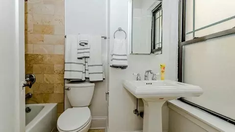 215 E Chestnut St, Chicago, IL 60611 photo 33