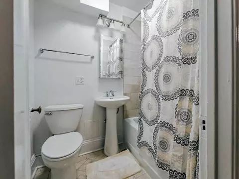 215 E Chestnut St, Chicago, IL 60611 photo 16