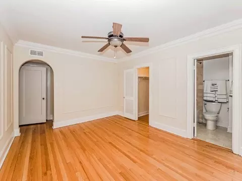 215 E Chestnut St, Chicago, IL 60611 photo 32