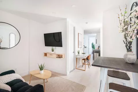 W 48th St, New York, NY 10036