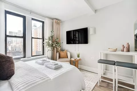 240 W 73rd St, New York, NY 10023