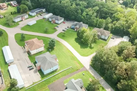 402 Kittery Ridge Dr, New Castle, PA 16101