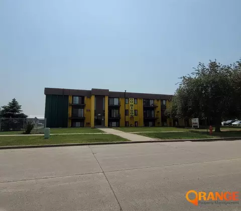 1440 Dakota Dr N, Fargo, ND 58102