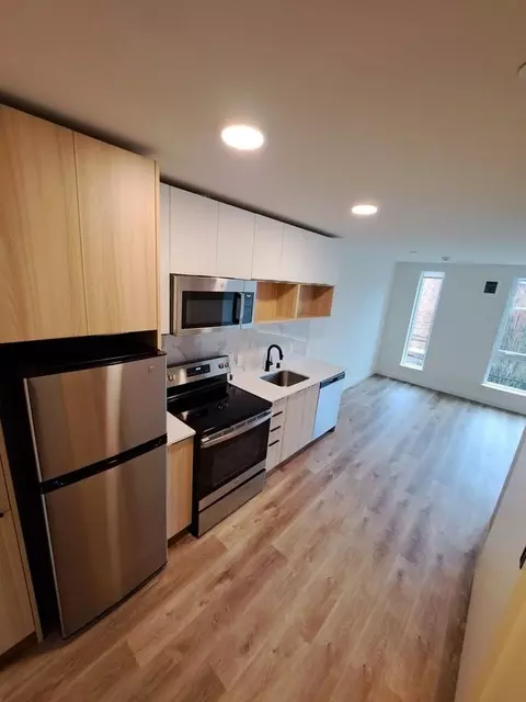 4205 SW Genesee St, Seattle, WA 98116
