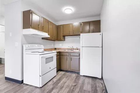 4323 N Division St, Davenport, IA 52806