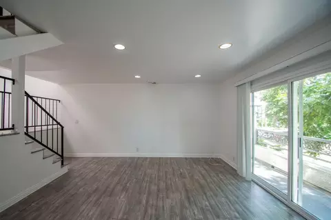 6911 Woodman Ave, Los Angeles, CA 91405