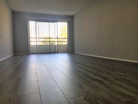 6911 Woodman Ave, Los Angeles, CA 91405