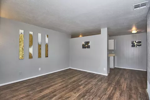 1801 S 132nd East Pl, Tulsa, OK 74108 photo 2