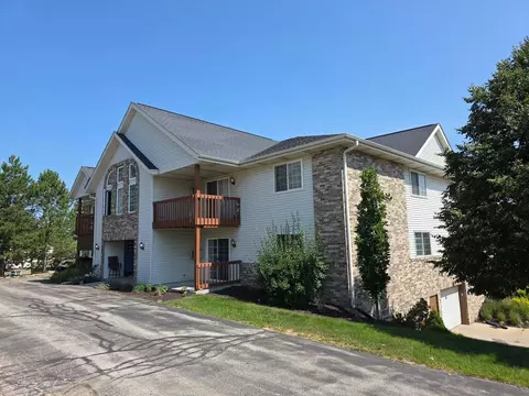 652 Westfield Way, Pewaukee, WI 53072