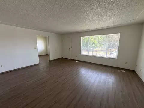 1005 SW Puff Ln, College Place, WA 99324