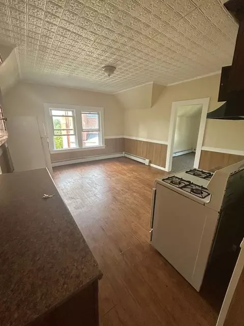 5 Oak St, Meriden, CT 06450
