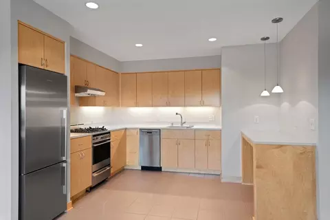 1570 Eustis St, Lauderdale, MN 55108