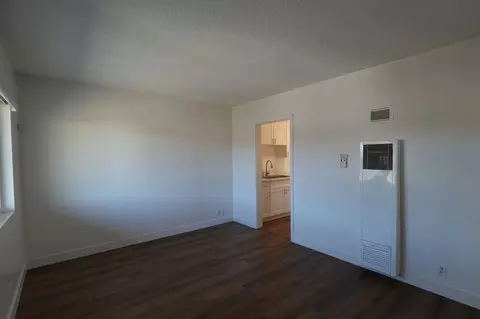 10621 La Reina Ave, Downey, CA 90241