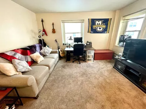 1029 E Knapp St, Milwaukee, WI 53202
