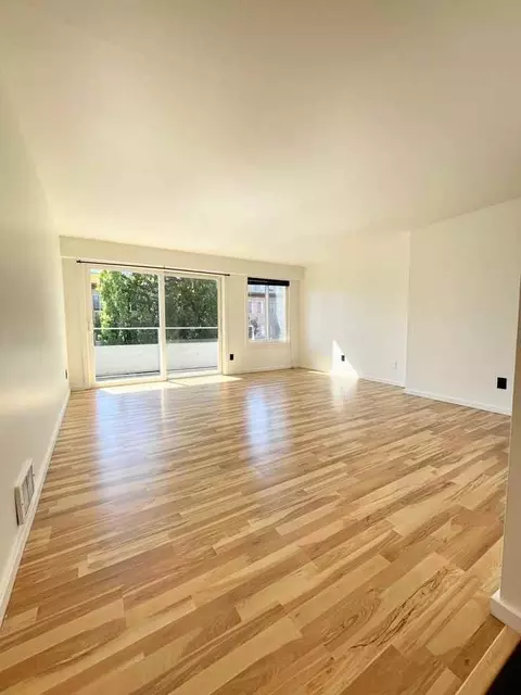 4214 11th Ave NE, Seattle, WA 98105