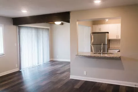 2917 2901 2905 2911 2917 Rollins Rd, Columbia, MO 65203