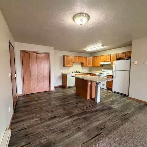 2808 6th St SW, Minot, ND 58701