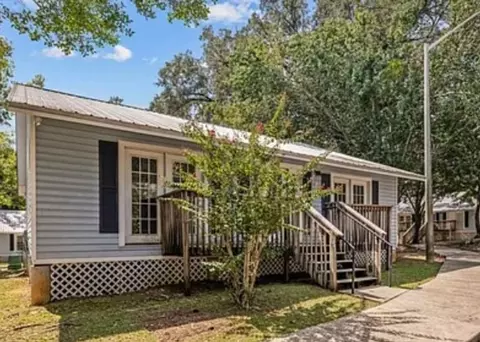 2205 Magnolia Cir, Tallahassee, FL 32301