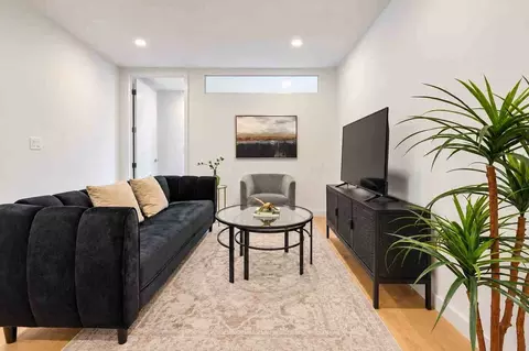 200 E 11th St, New York, NY 10003