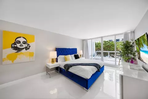 1717 N Bayshore Dr, Miami, FL 33132