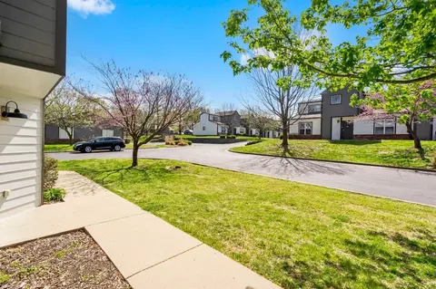2244 N Cedarwood Ln, Springfield, MO 65803 photo 8
