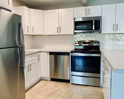 535 Maple Ave, Lisle, IL 60532