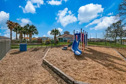 8611 Waters Edge Dr, San Antonio, TX 78245 photo 5