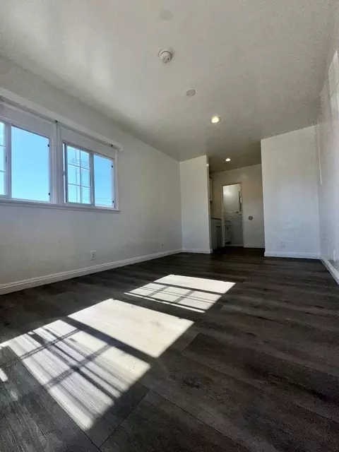 2280 S Barrington Ave, Los Angeles, CA 90064