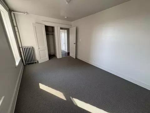 427 S Elm St, Holyoke, MA 01040