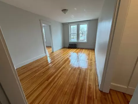 427 S Elm St, Holyoke, MA 01040