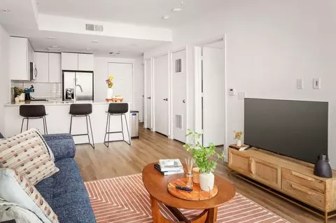 E Catalina Dr, Phoenix, AZ 85012 photo 2