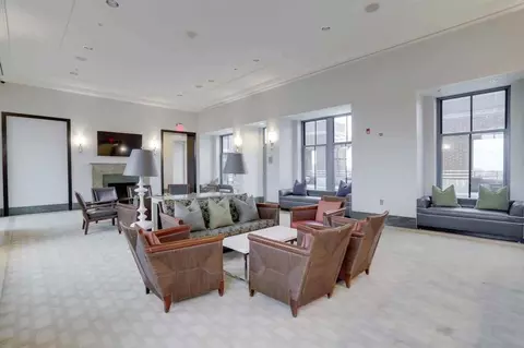 550 14th St S, Arlington, VA 22202