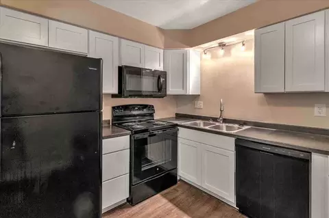 320 S Drake Rd, Kalamazoo, MI 49009