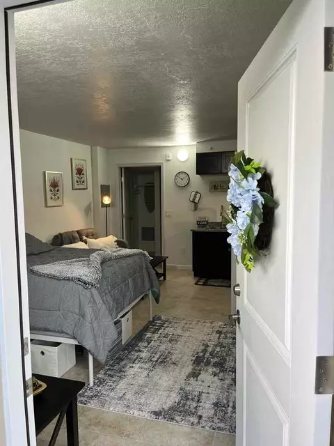 929 W Colonial Dr, Orlando, FL 32804