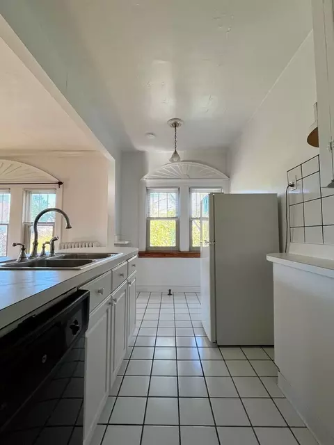 2546 Kenilworth Rd, Cleveland Heights, OH 44106