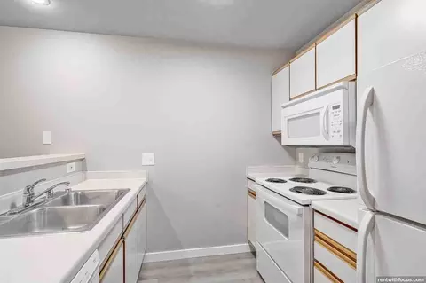 1418 Wayridge Dr, Madison, WI 53704