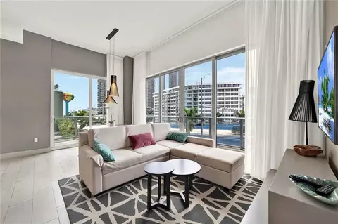 4010 S Ocean Dr, Hollywood, FL 33019