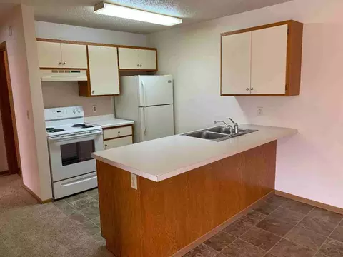 1060 7th St SE, St. Cloud, MN 56304