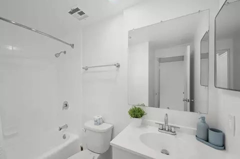N Los Angeles St, Los Angeles, CA 90012 photo 32