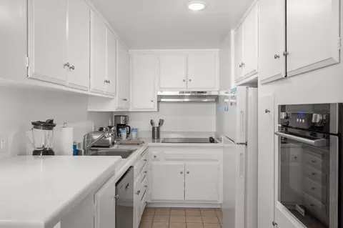 N Los Angeles St, Los Angeles, CA 90012 photo 18