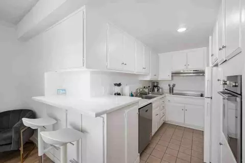 N Los Angeles St, Los Angeles, CA 90012 photo 17